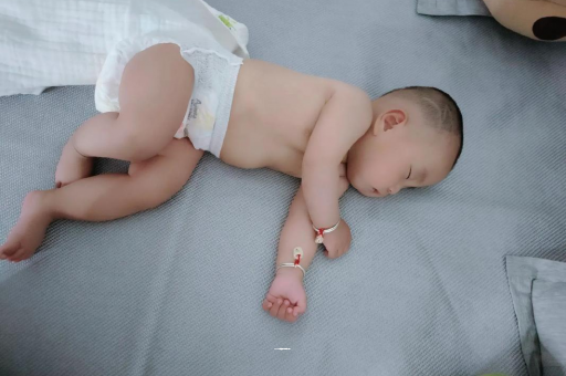 武汉助孕公司联系方式宝宝老打喷嚏怎么办